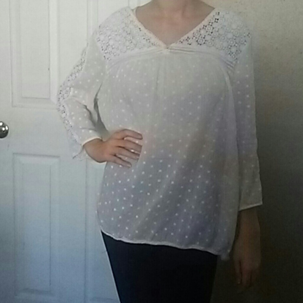 Pretty Old Navy blouse with lace accent.